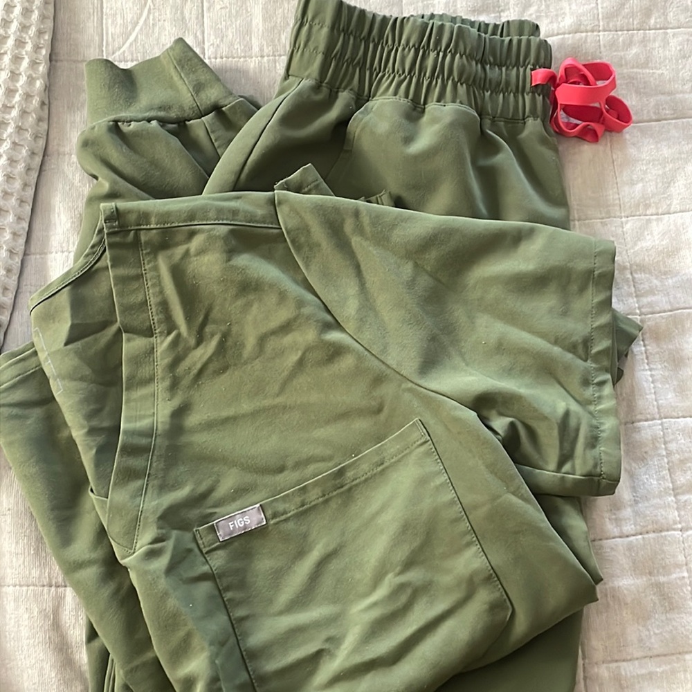 Figs Dark Olive Scrub Set